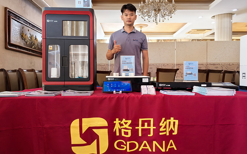 免水全自動(dòng)凱氏定氮儀，以及微波消解儀、智能石墨消解儀和實(shí)驗(yàn)電熱板